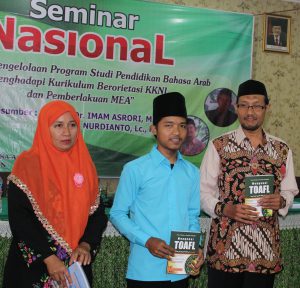 penerima-hadiah-buku-hasan-ok