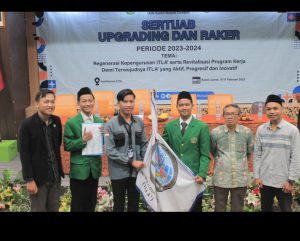 Serah terima jabatan Ketua HMJ periode 2021-2022 oleh saudara Misbahul Munir kepada Ketua HMJ terpilih periode 2022-2023 saudara Abdul Ghofur